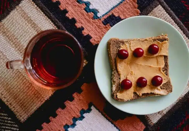 ¿La crema de cacahuate engorda? Mitos, verdades y cómo consumirla correctamente